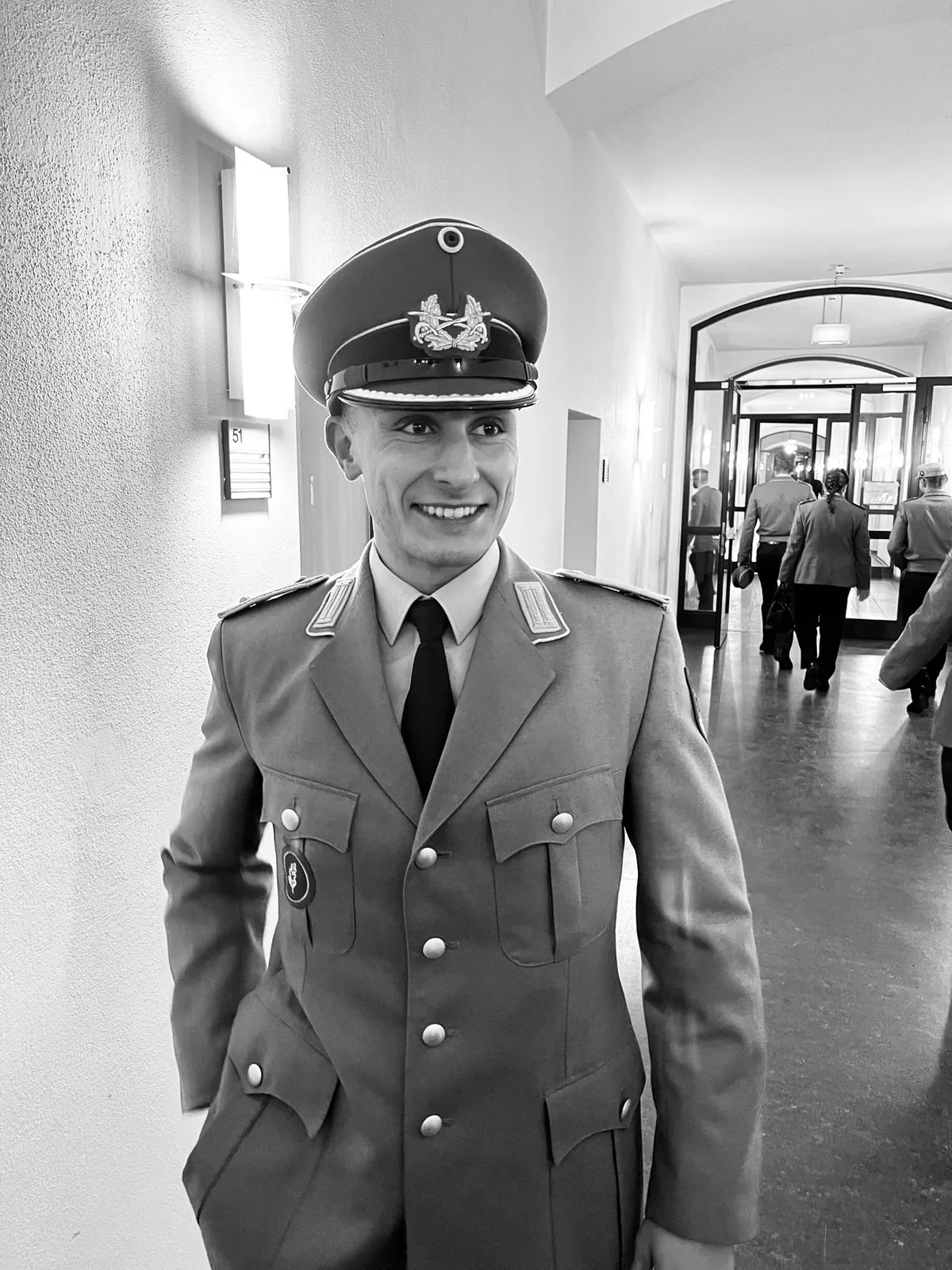 Florian Kaya als Offizier im Dienstanzug